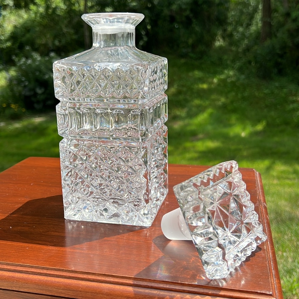 Heavy Cut Crystal Glass Liquor Decanter Whiskey Bourbon Vintage Parlor Lounge - Picture 3 of 13